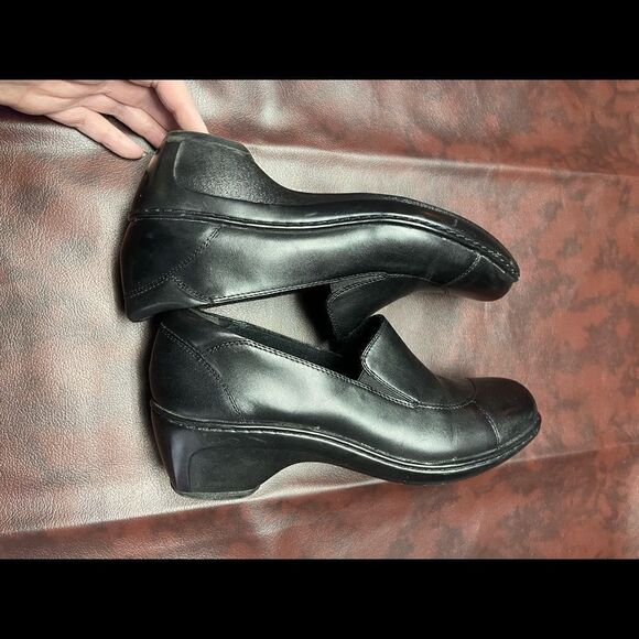 Clarks black leather slip on shoe, size 8 1/2 - Picture 12 of 12